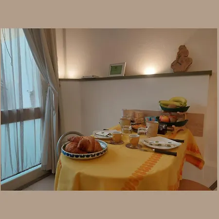 Bed & Breakfast Elmas Room *